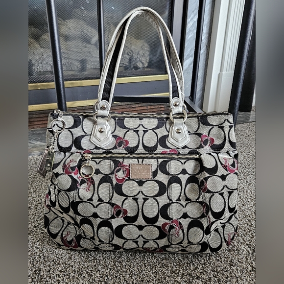 COACH Poppy Signature Heart Glam Tote J1120-18711 - Picture 1 of 6